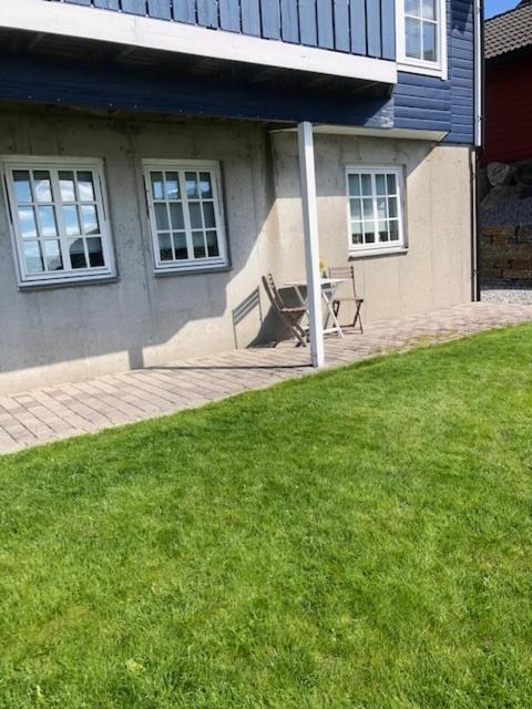 Koselig Nyoppusset 3 Roms Leilighet Med Egen Parkeringsplass I Rolige Omgivelse Naer Sjoen, 2 Mil Nord For Bergen Sentrum. Екстериор снимка